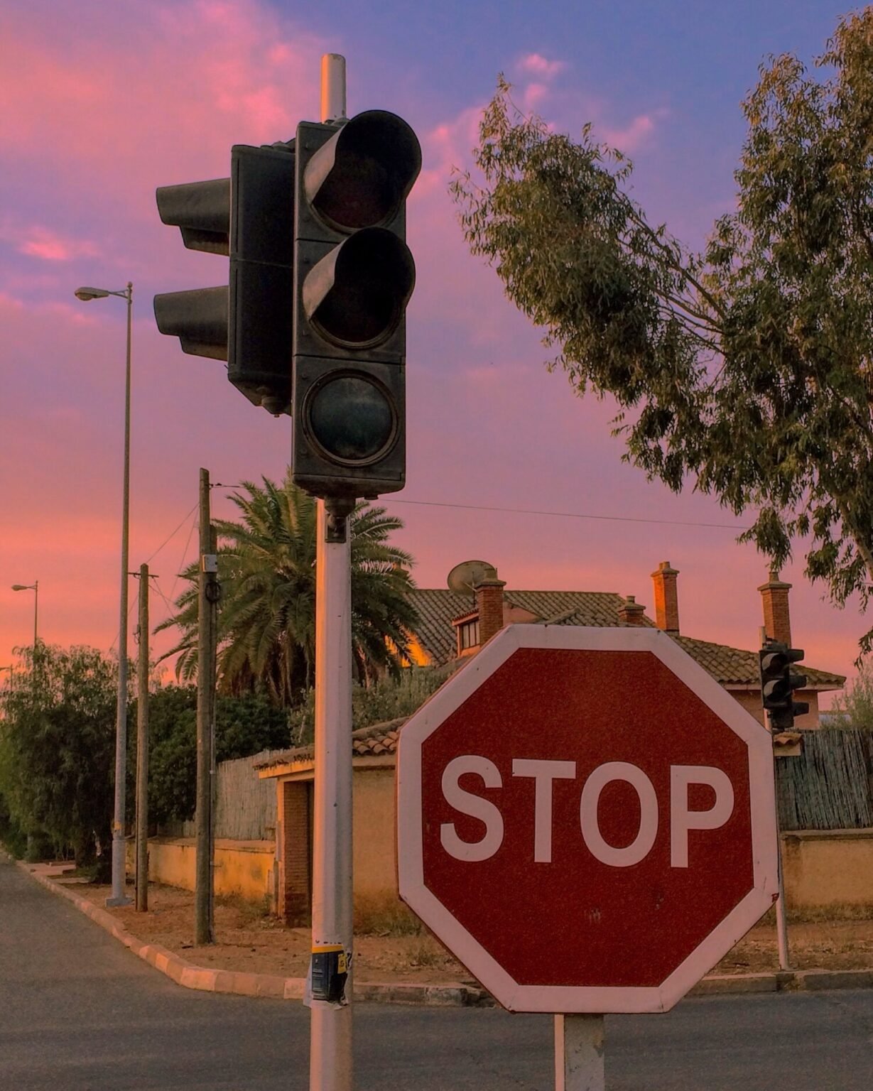 How to Drive an Automatic Car at Traffic Lights: Expert Tips - CarAwareness